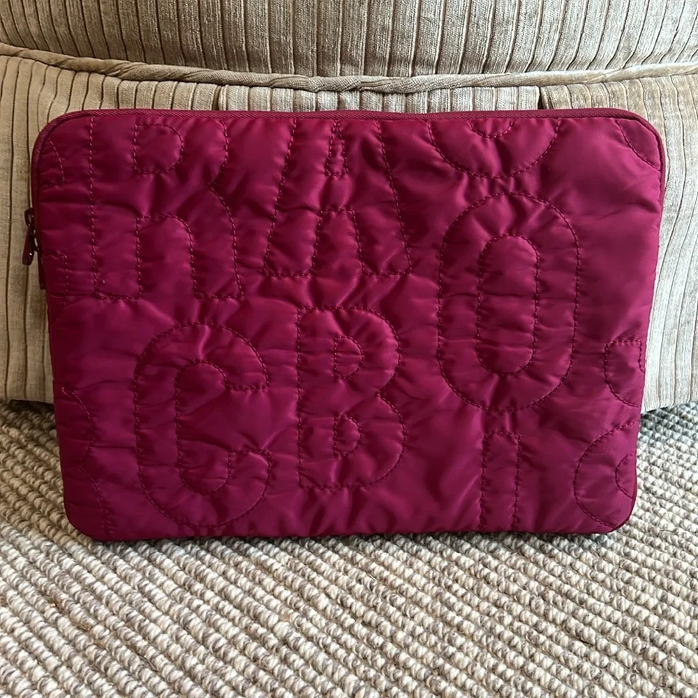Marc Jacobs laptop/ipad case in pink. Great condition.